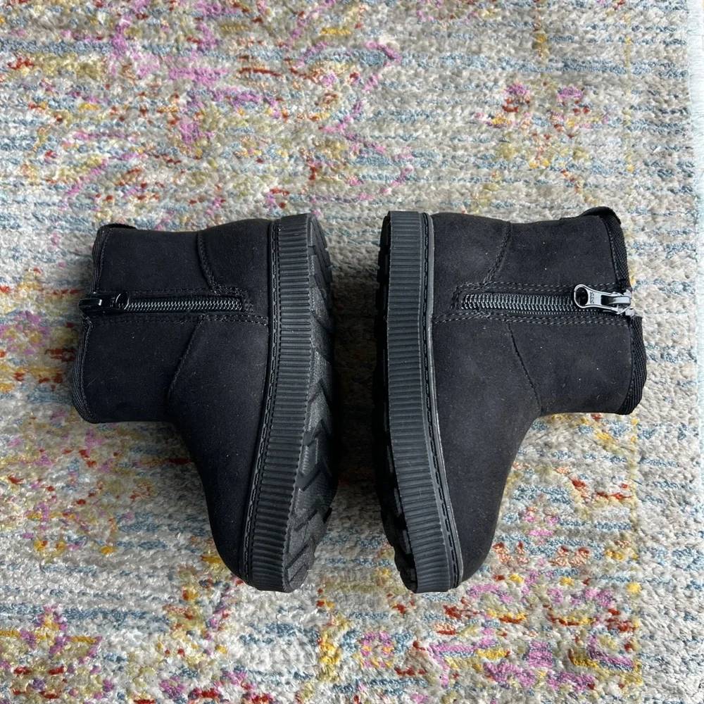 Cat & Jack Arlo Bootie Girls Black Faux‎ Suede Fuzzy Lined Boots 7